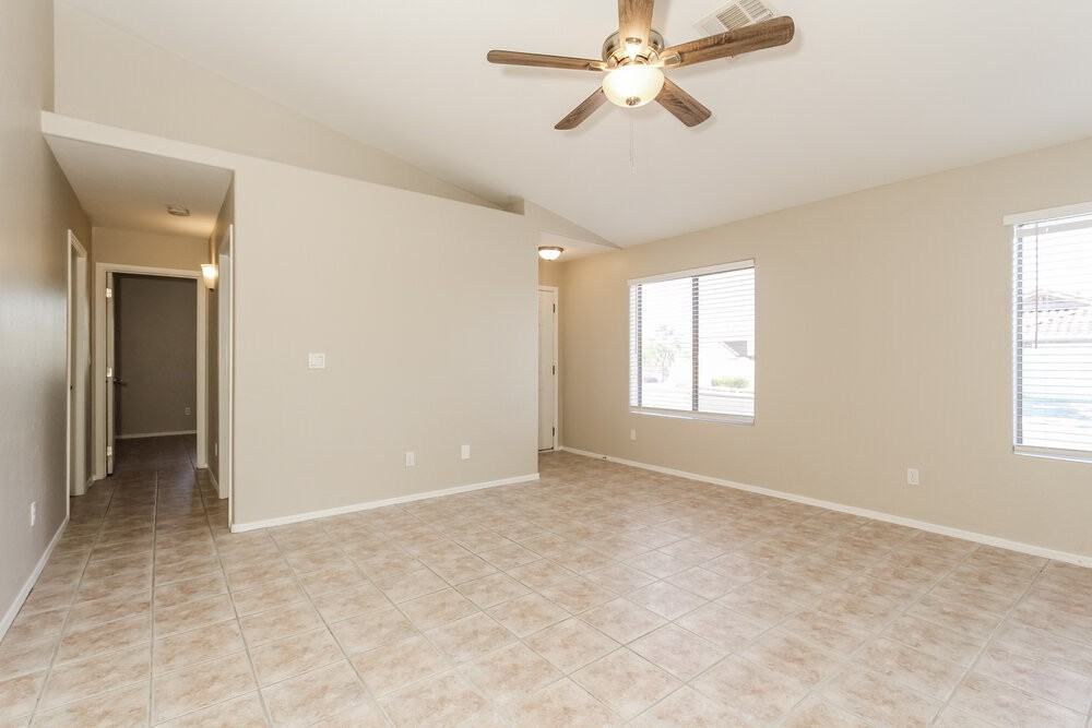 306 N Wildrose - Photo 3 of 16