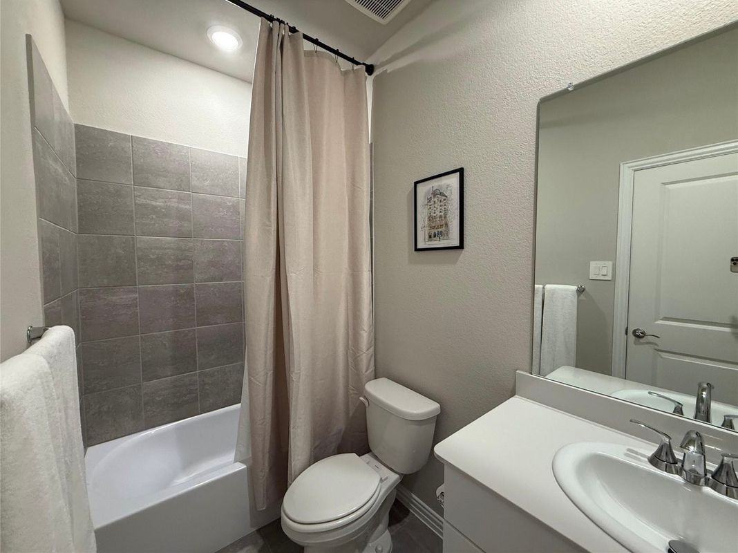 205 Greenbriar Dr - Photo 4 of 6