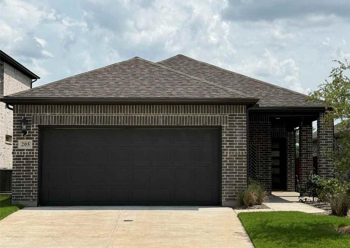 205 Greenbriar Dr - Photo 5 of 6