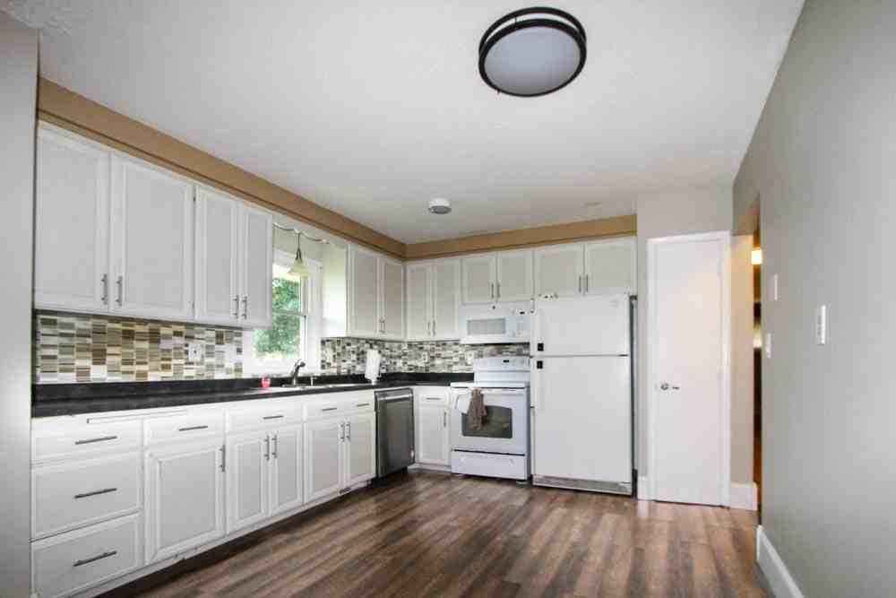8613 Zenith Rd - Photo 2 of 8