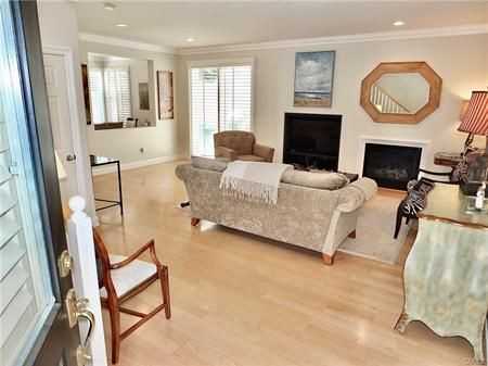 1566 Plymouth Ln - Photo 2 of 3