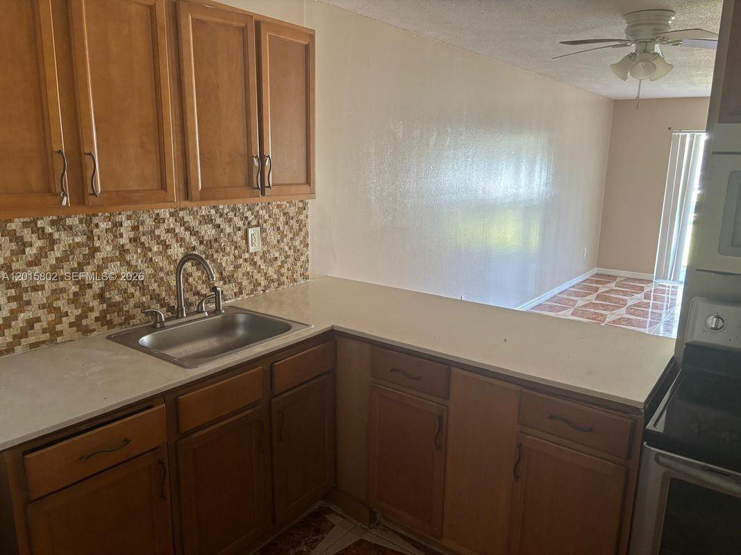 15205 Ne 6th Ave - Photo 2 of 4