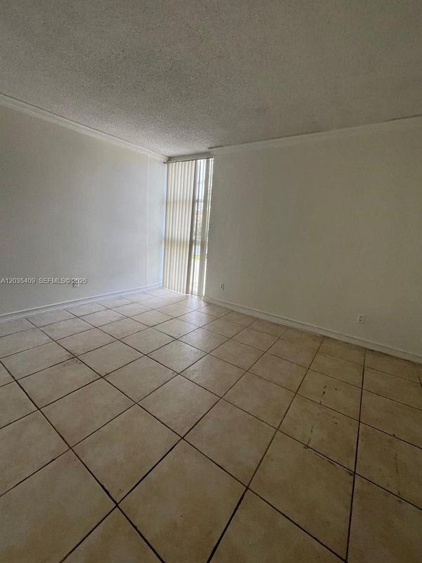 2075 Ne 164th St ##204 - Photo 3 of 23