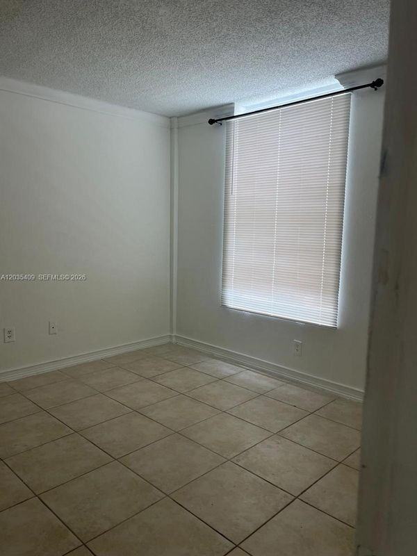 2075 Ne 164th St ##204 - Photo 4 of 23