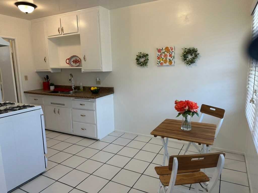 373 Myrtle St ##C - Photo 7 of 20