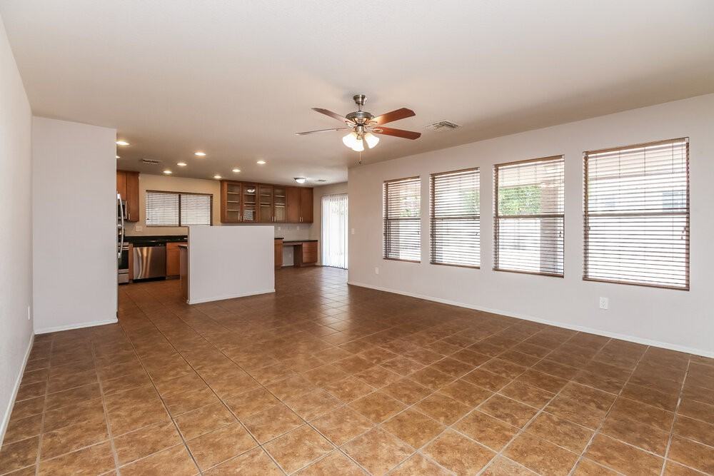 526 E Milada Dr - Photo 4 of 17