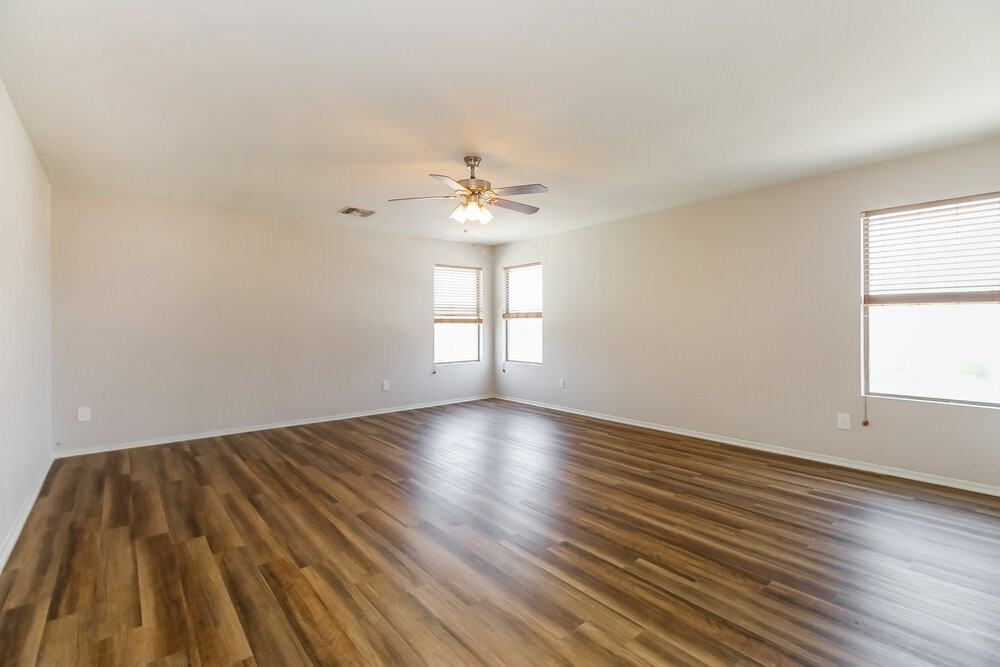 526 E Milada Dr - Photo 5 of 17