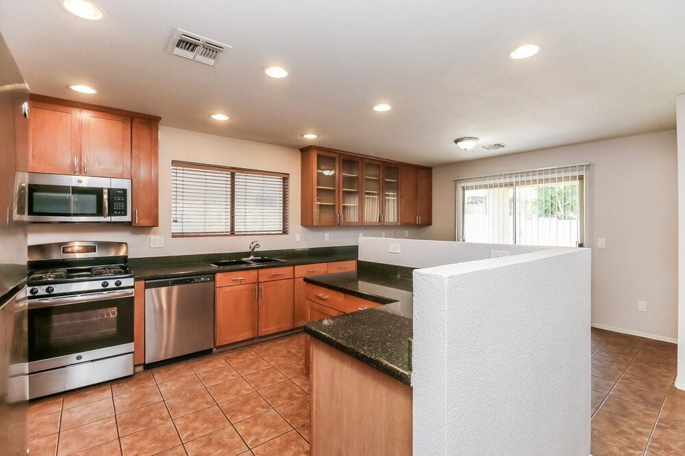 526 E Milada Dr - Photo 6 of 17