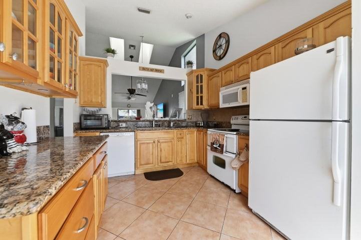 1012 Landings Boulevard - Photo 5 of 8