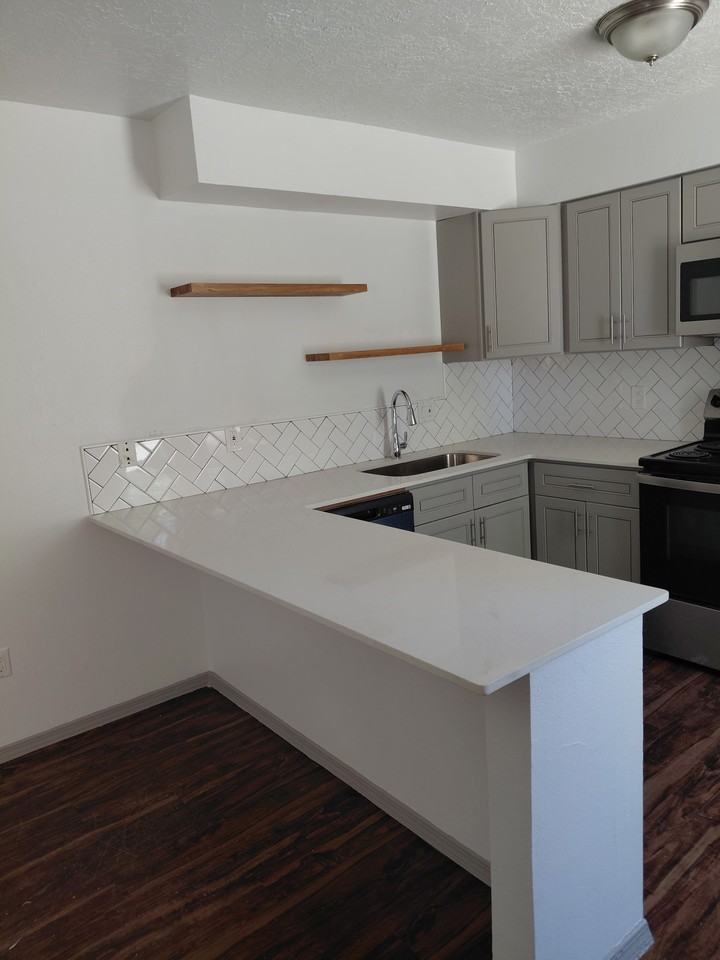 12361 Mountain Rd Ne - Photo 2 of 26