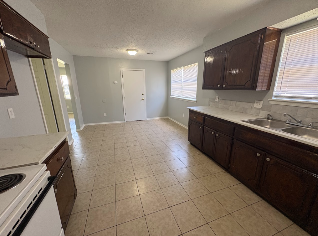 3345 Ne 11th St - Photo 4 of 17