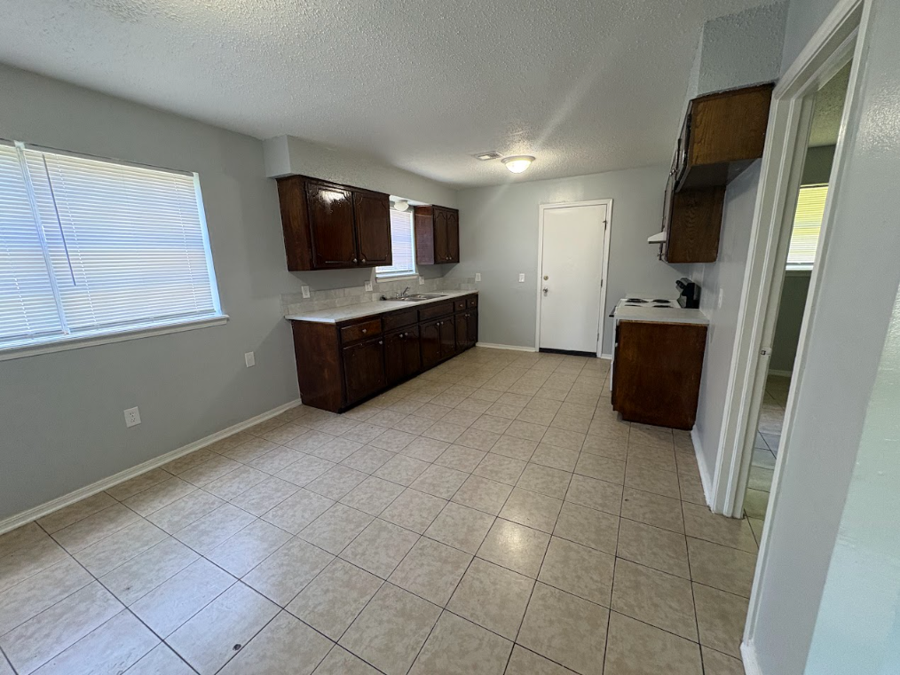 3345 Ne 11th St - Photo 5 of 17