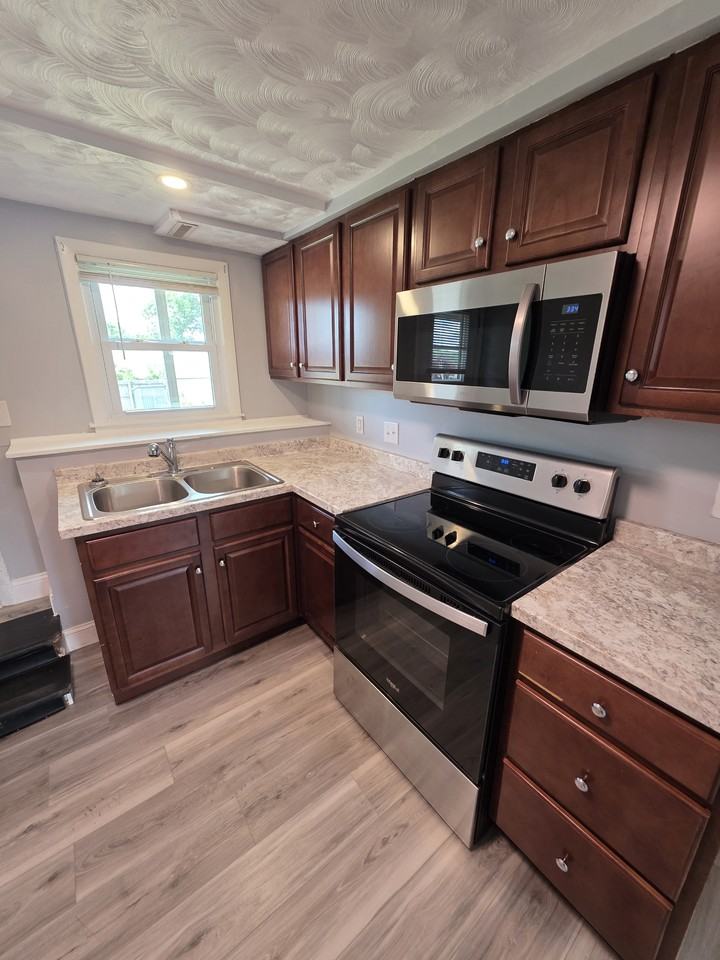 73-75 Newell St - Photo 2 of 12