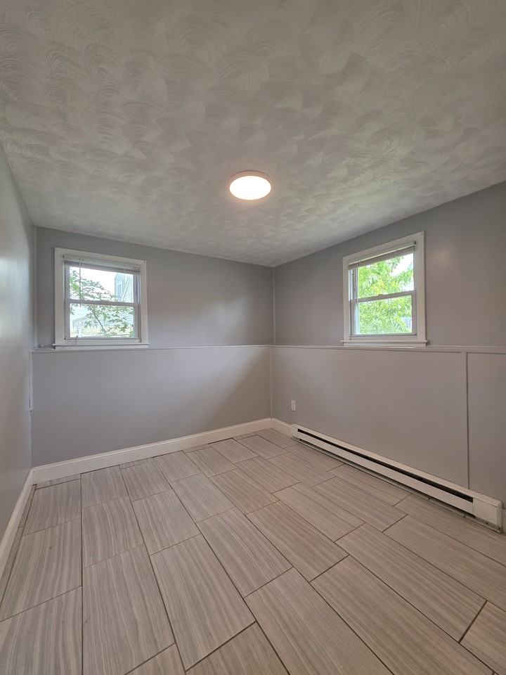 73-75 Newell St - Photo 6 of 12