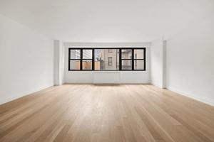 featured image of 115 E 9th St