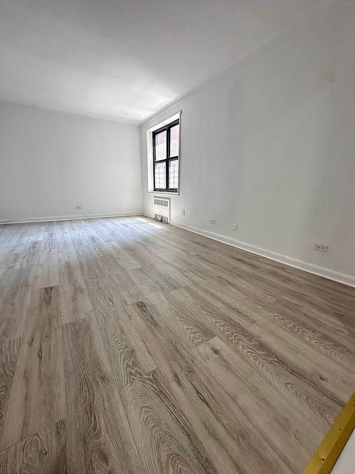 250 E 30th St - Photo 2 of 8