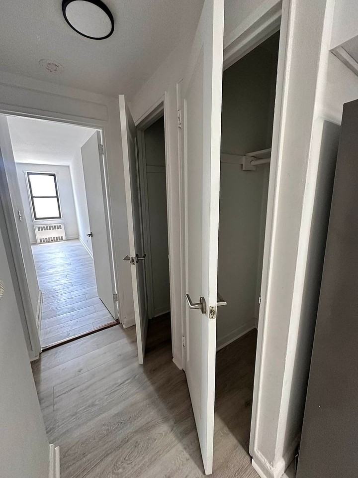 250 E 30th St - Photo 4 of 8
