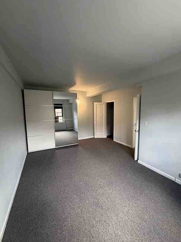 1500 Metropolitan Ave - Photo 4 of 4