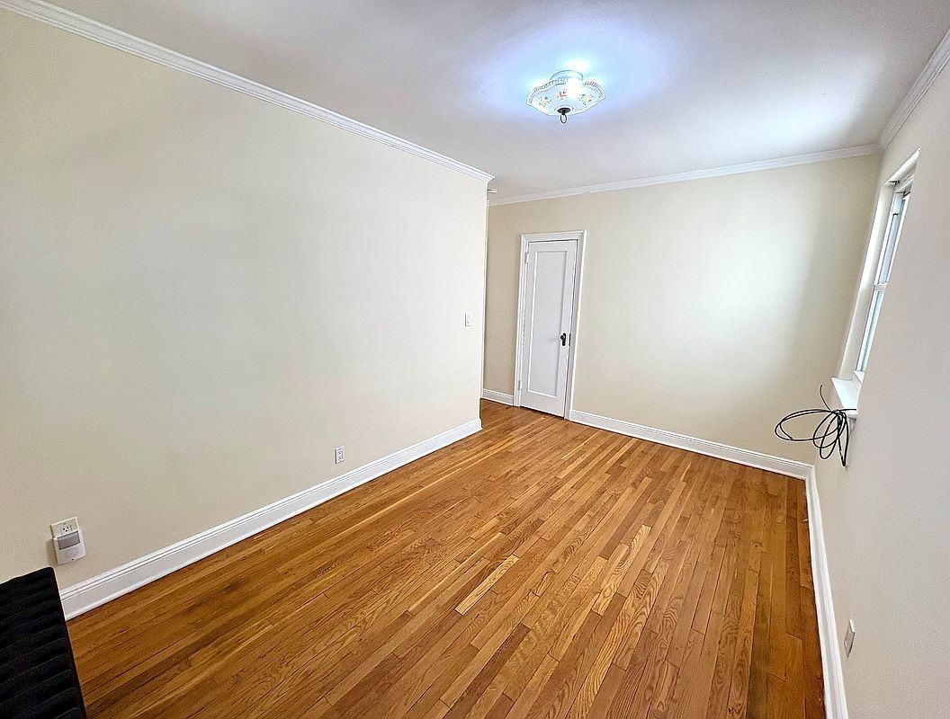 2571 48th St - Photo 3 of 6