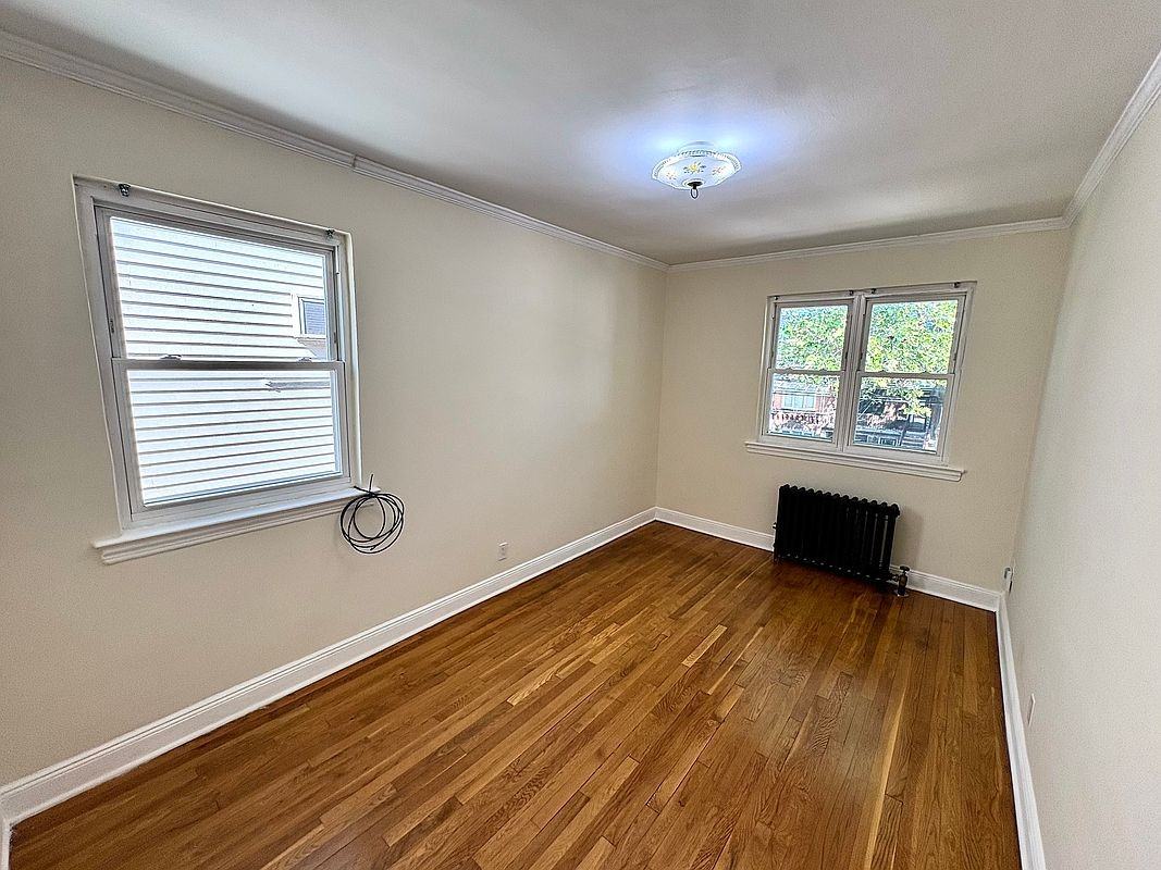 2571 48th St - Photo 4 of 6