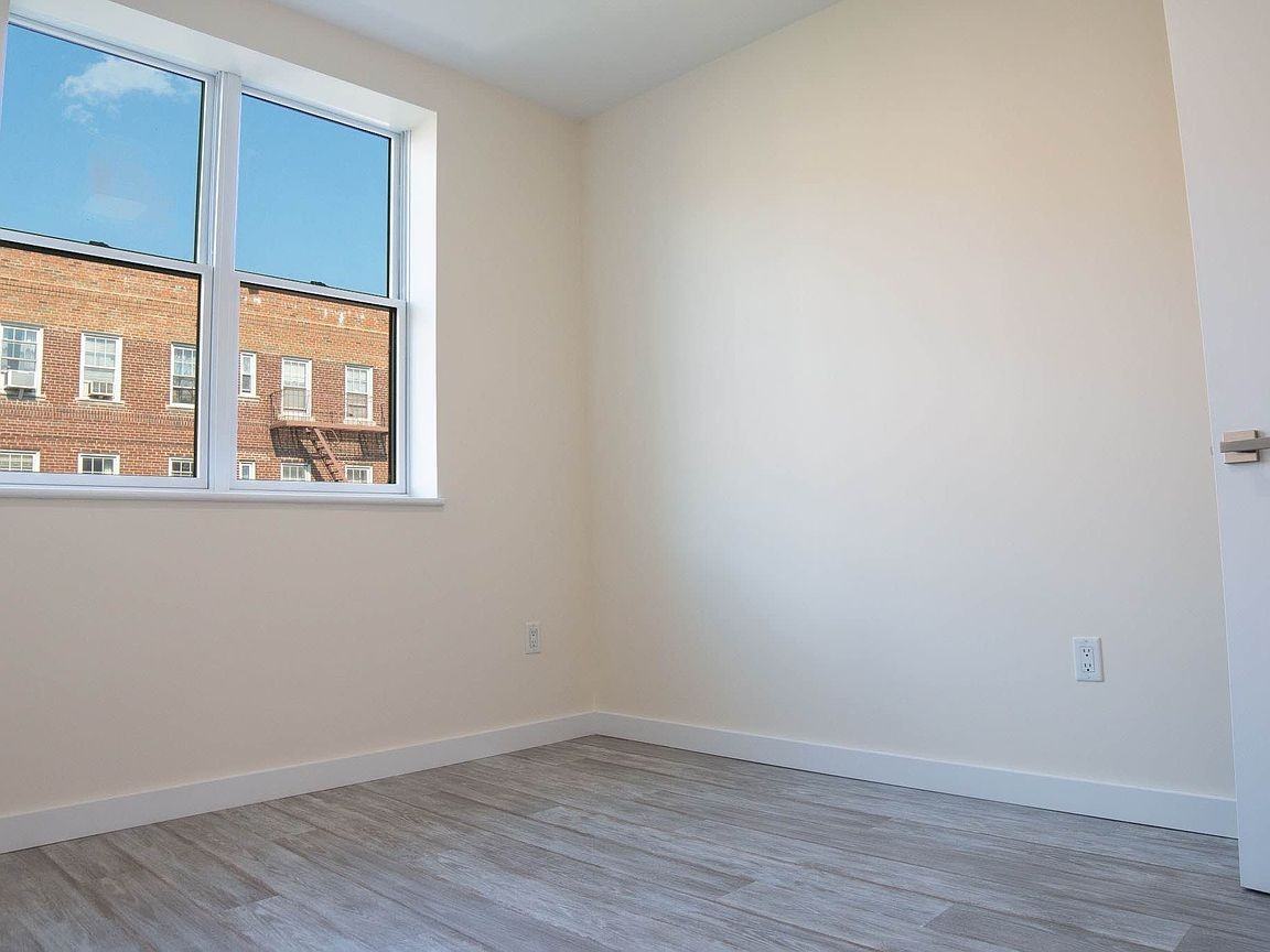 657 E 26th St - Photo 2 of 7