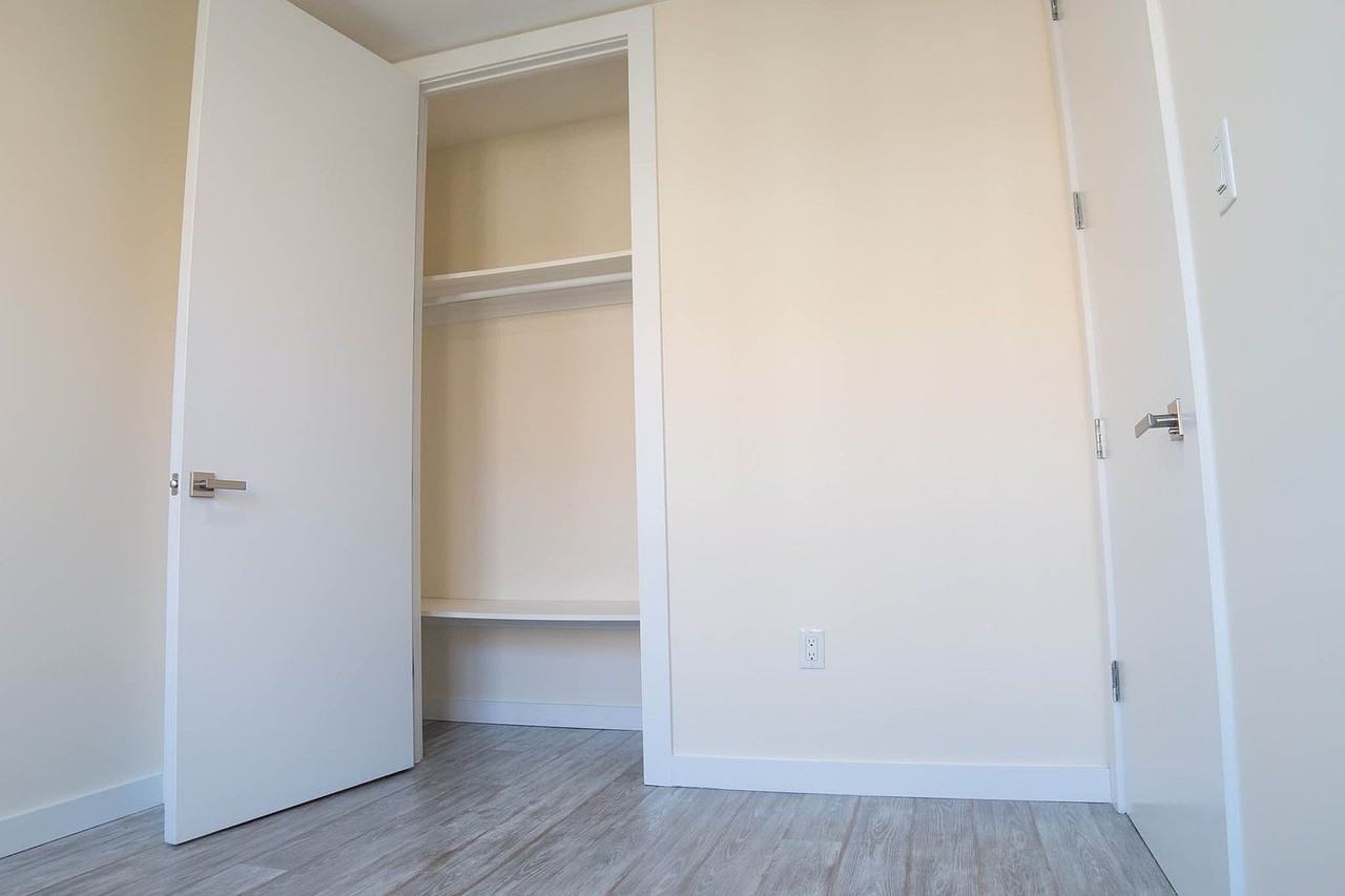 657 E 26th St - Photo 3 of 7
