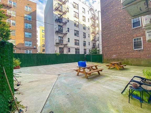 657 E 26th St - Photo 6 of 7