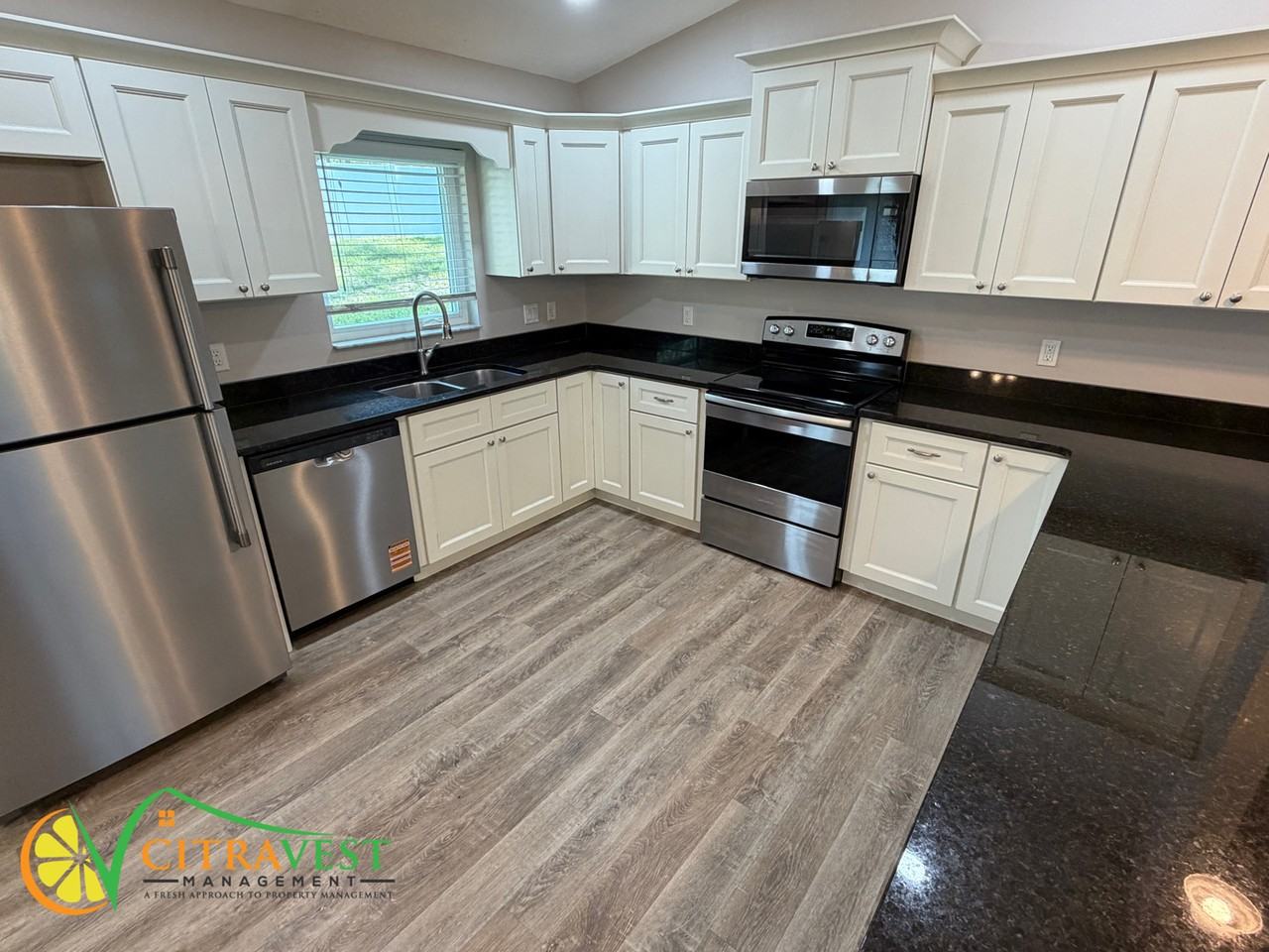 2495 W Landmark Dr - Photo 3 of 14
