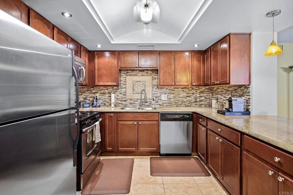 2077 Normandy Ct - Photo 2 of 4