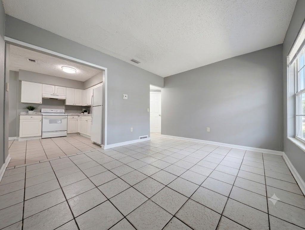 7704 N Taliaferro Ave - Photo 3 of 18