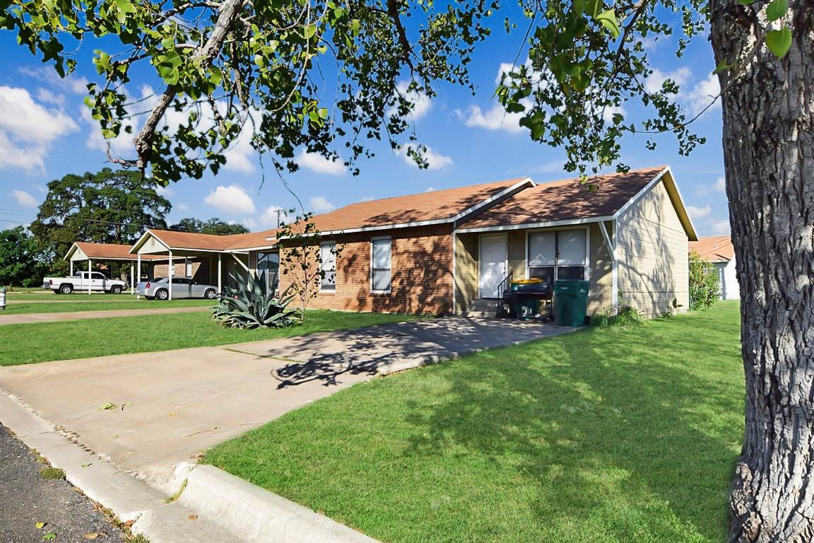 1633 Kelly Dr - Photo 2 of 2
