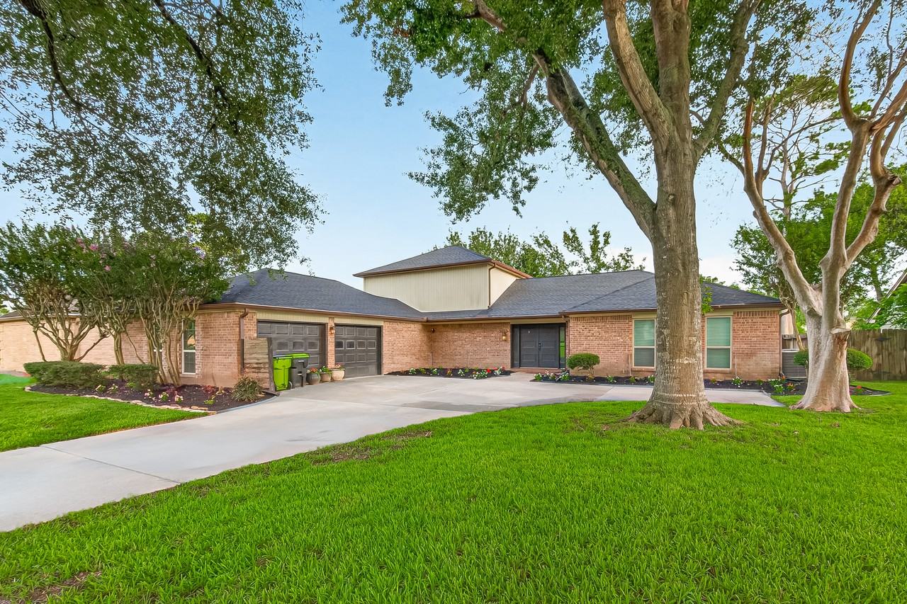 2103 Winged Foot Dr - Photo 3 of 39