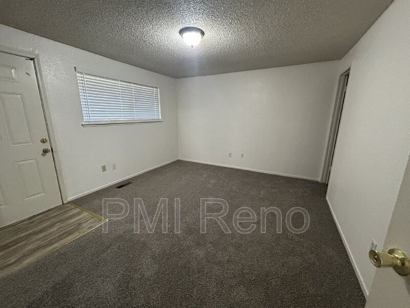 6620 Lotus St - Photo 2 of 12