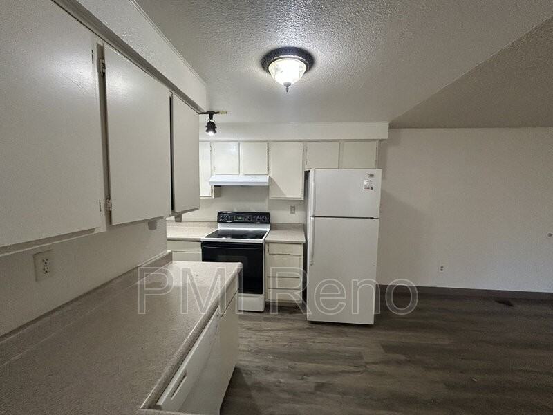 6620 Lotus St - Photo 4 of 12