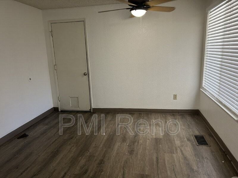 6620 Lotus St - Photo 6 of 12