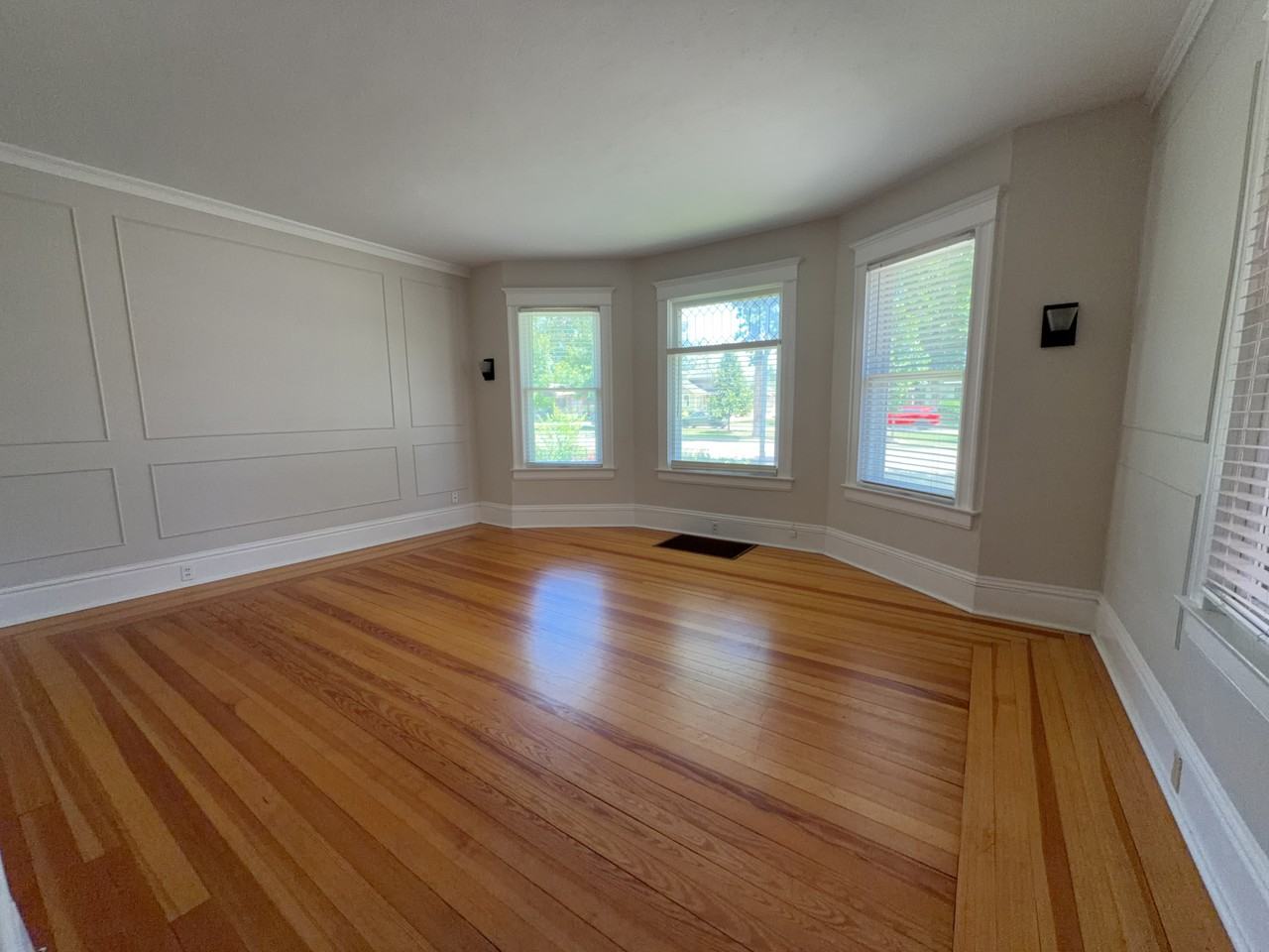 1912 N Nevada Ave - Photo 2 of 18