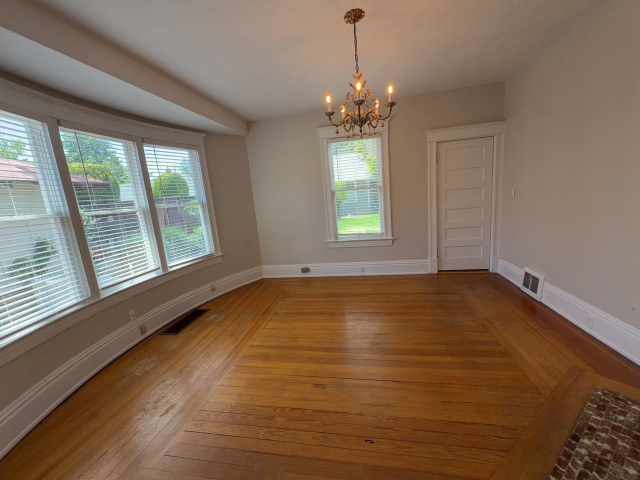 1912 N Nevada Ave - Photo 4 of 18