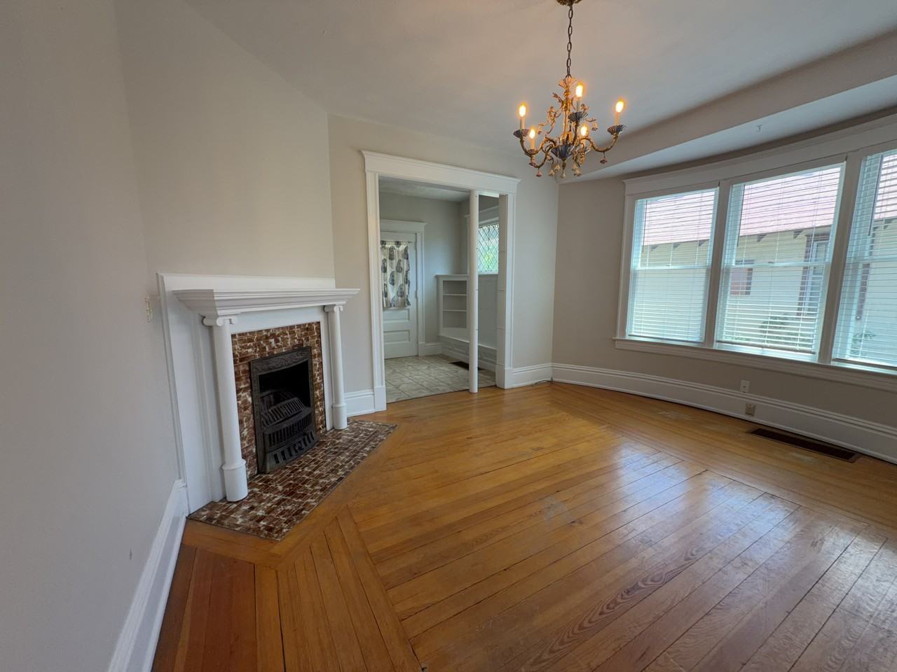 1912 N Nevada Ave - Photo 5 of 18