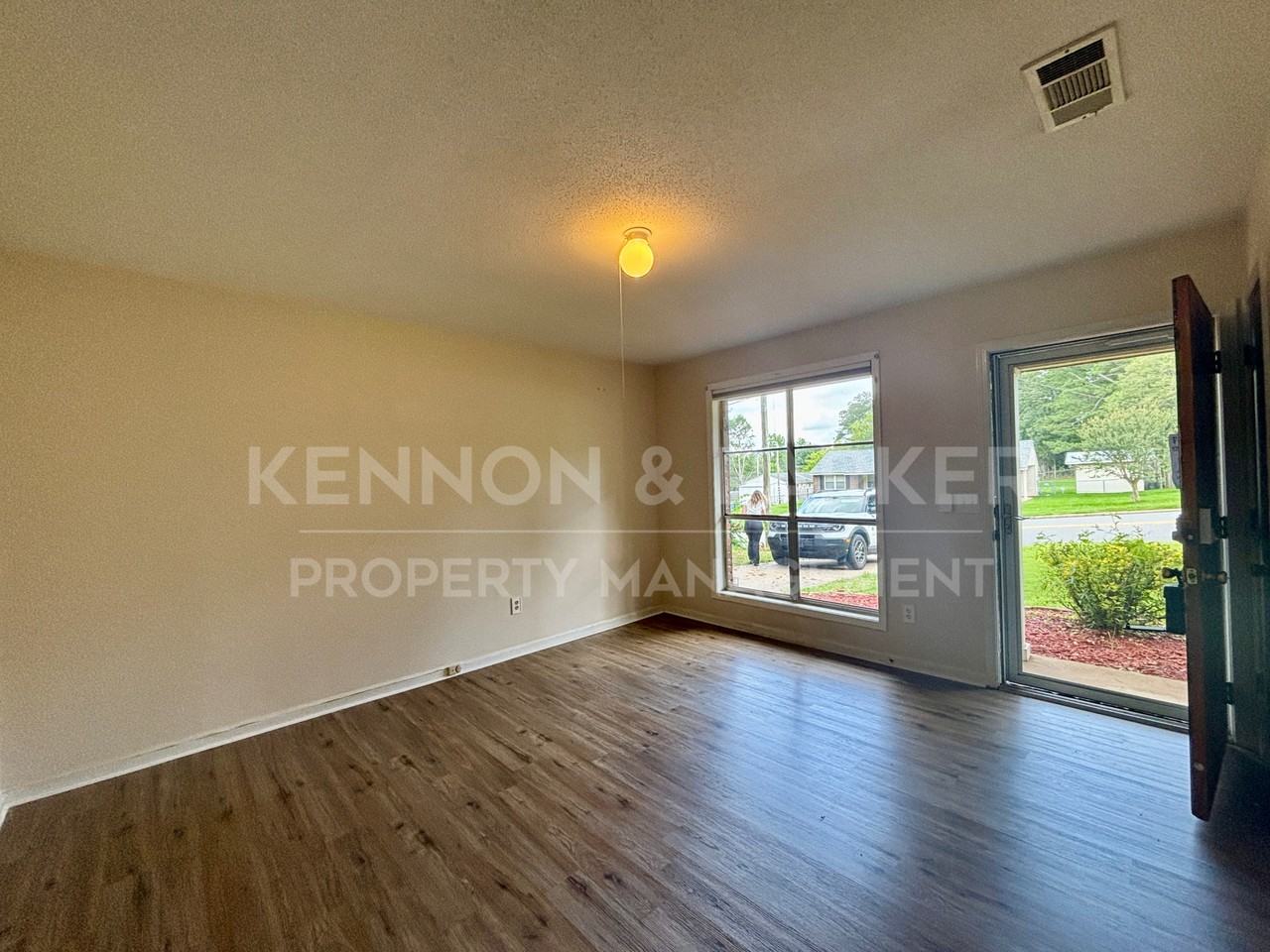 8001 Twin Chapel Dr - Photo 2 of 20
