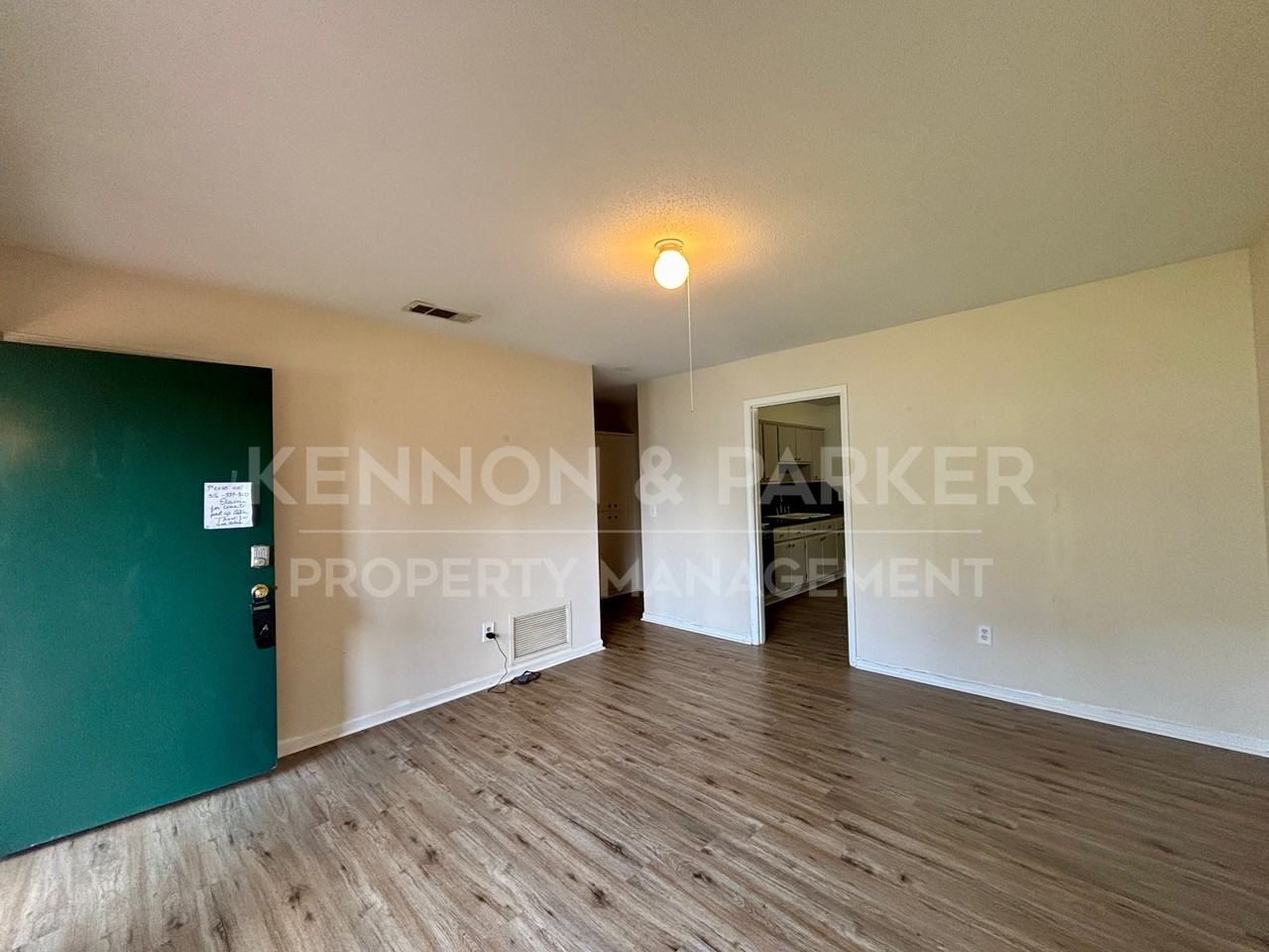 8001 Twin Chapel Dr - Photo 3 of 20