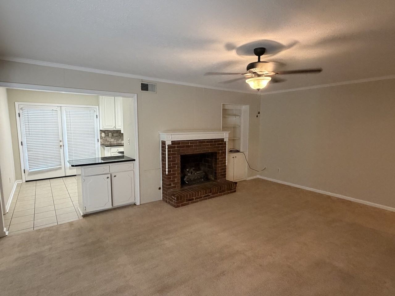 5716 Hastings Sq - Photo 4 of 25