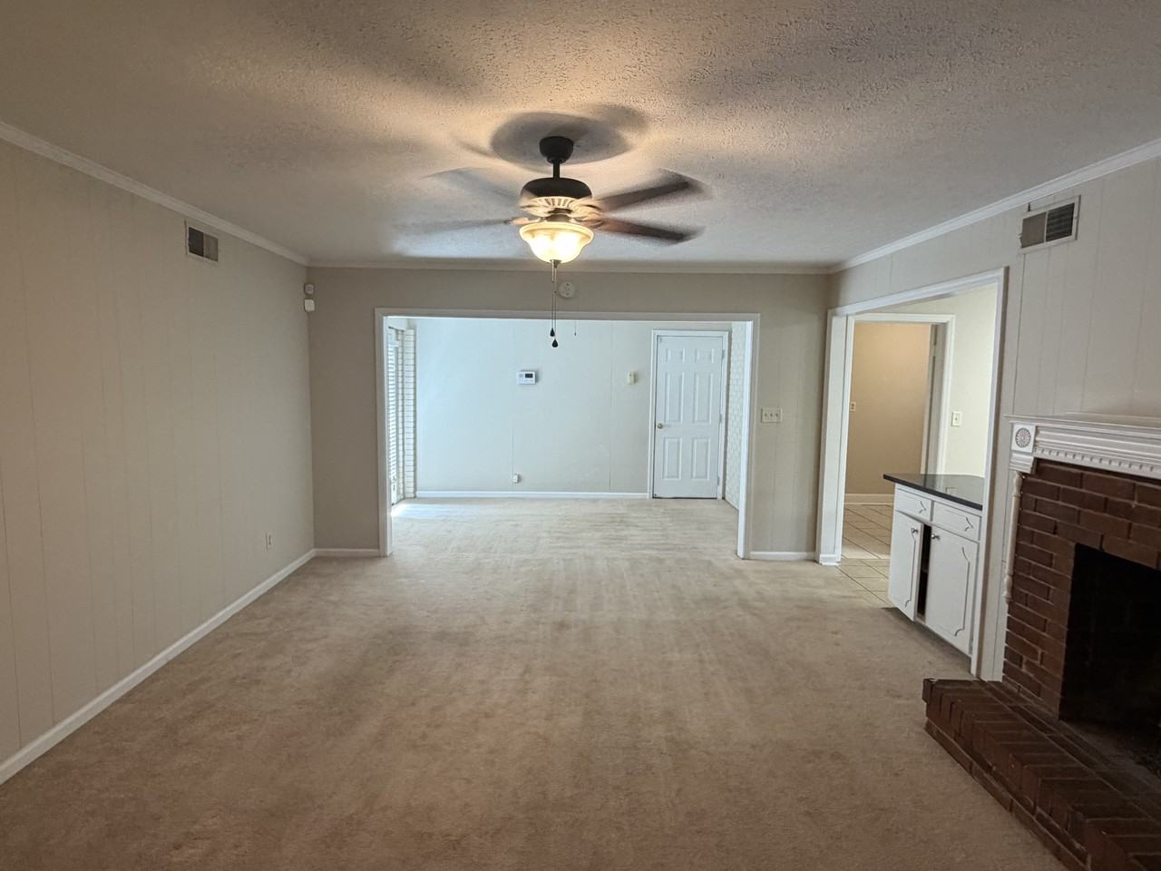 5716 Hastings Sq - Photo 5 of 25