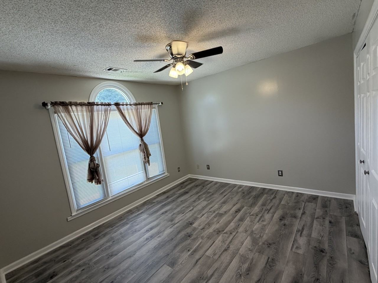 1343 Maplebrook Dr - Photo 4 of 21