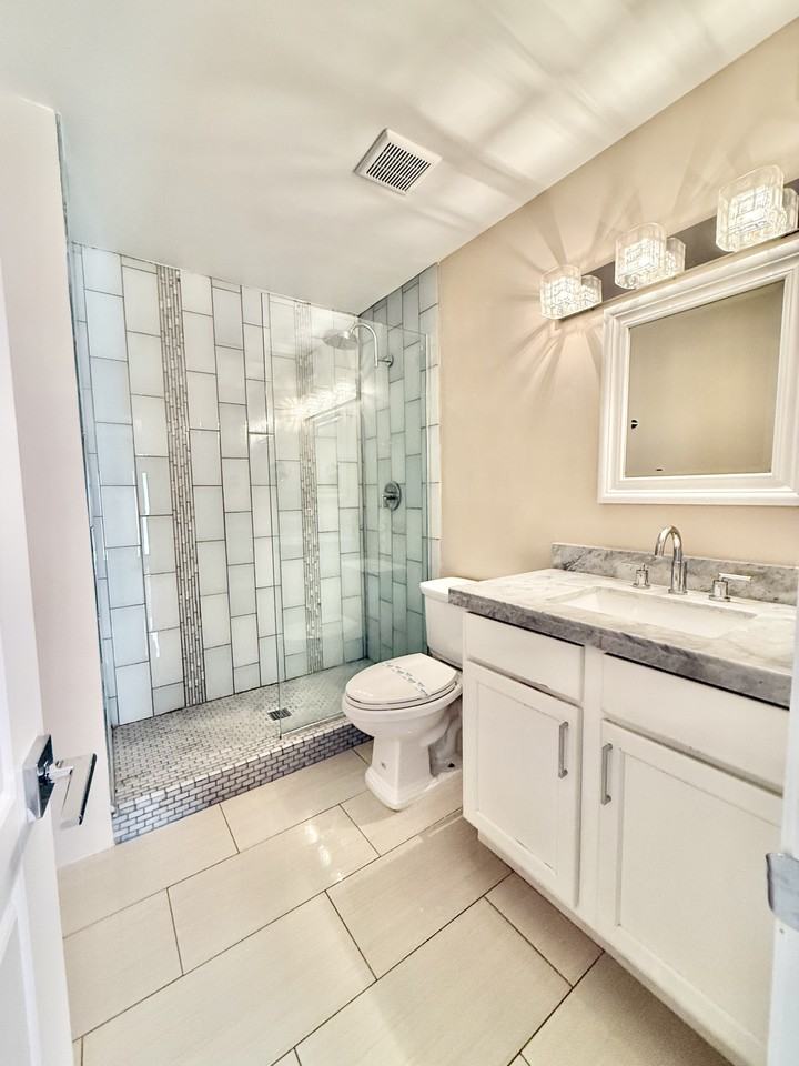 3110 N 40th St #8 - Photo 3 of 11