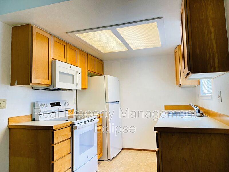 19837 25th Ave Ne #B - Photo 5 of 13