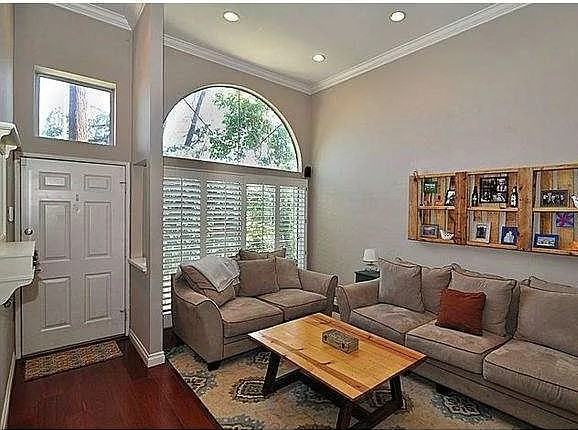 5455 Sylmar Ave - Photo 3 of 5