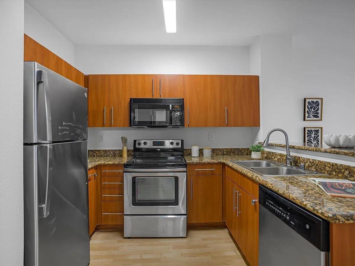 1060 S 3rd St #E - Photo 5 of 9