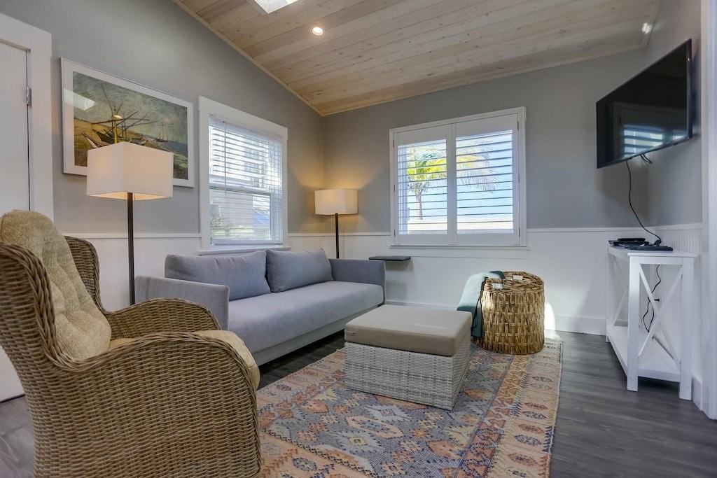 8007 Ocean Ln #A - Photo 2 of 10