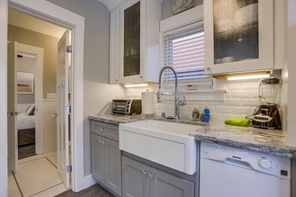 8007 Ocean Ln #A - Photo 5 of 10