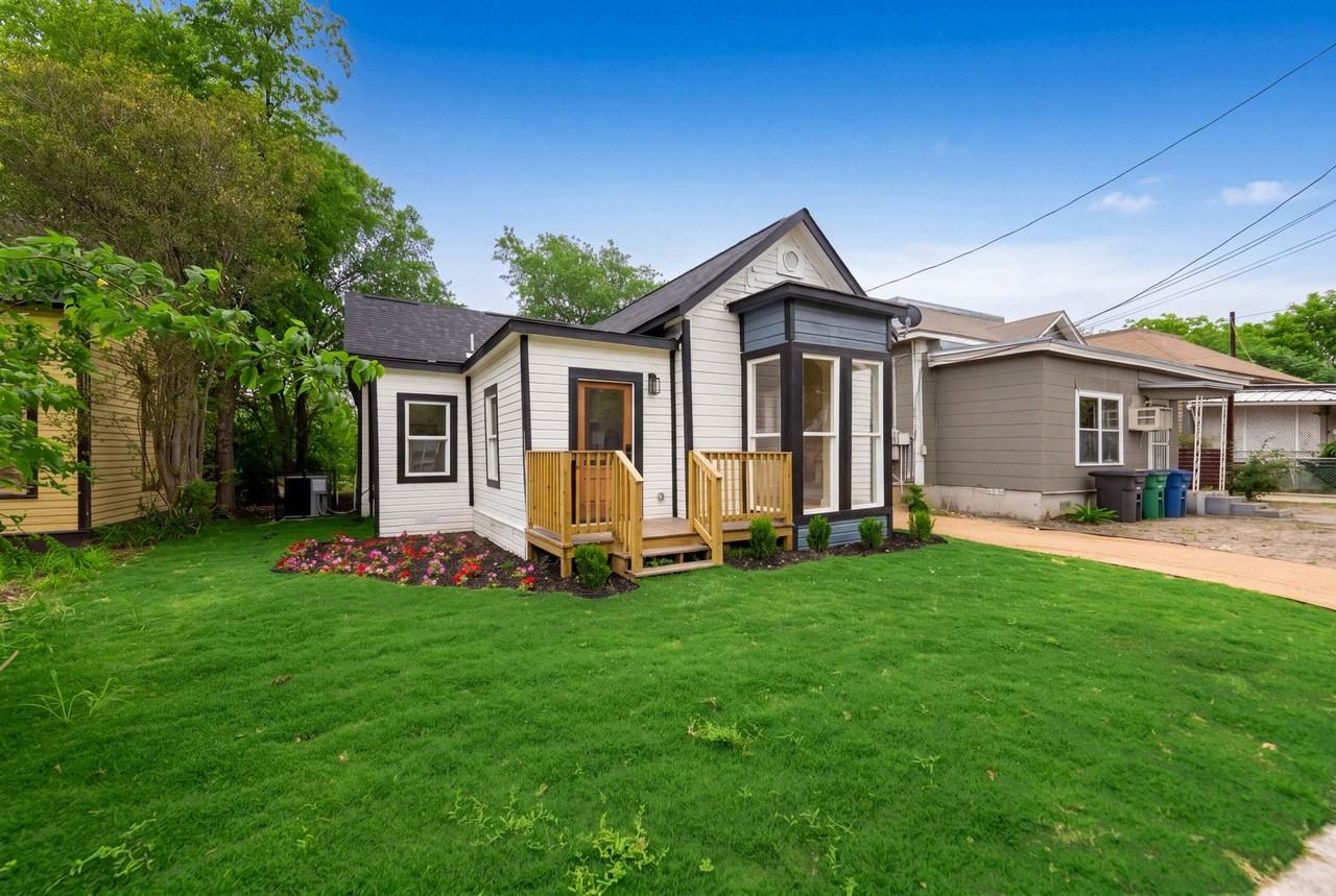 1122 N Pine St - Photo 2 of 33